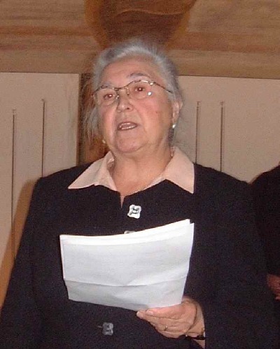 Margit Vogt, die Vorsitzende der "Hünfelder Krippenfreunde", bei ihrer Ansprache zur Eröffnung der Krippenausstellung 2003.